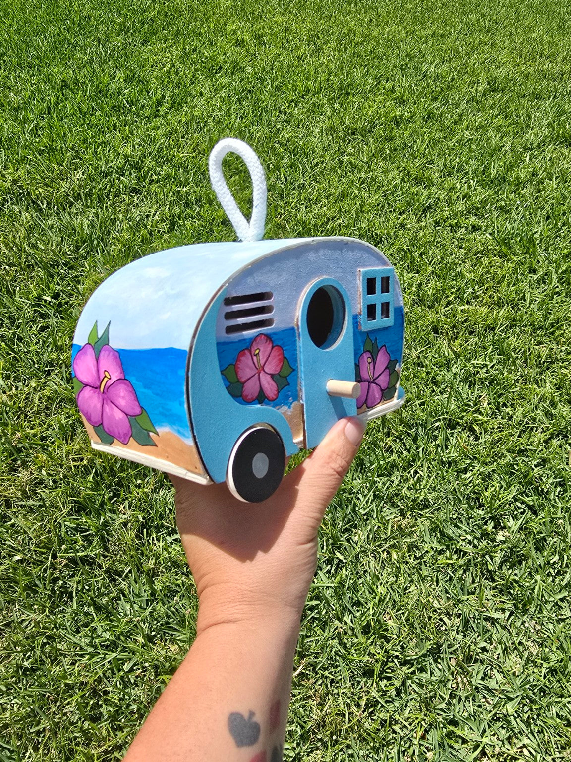 Small things that mean something. Hand-painted pieces made to be kept, gifted, or simply make you smile. No two are the same—each one is its own little moment.