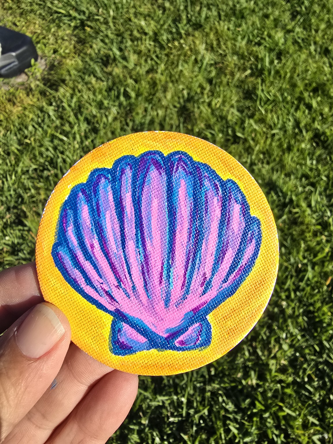 Hand-Painted Circle Magnet – Coastal Seashell Pop